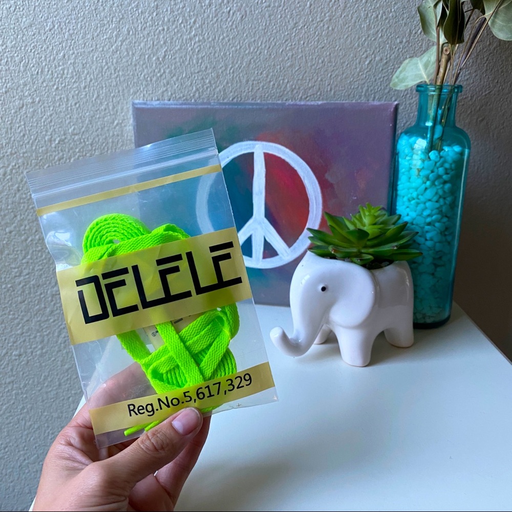 Delele Shoe Laces (just 1)